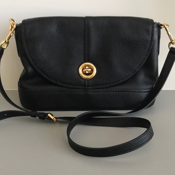 Marc Jacobs Handbags - Marc Jacobs New York Black Leather Crossbody Purse